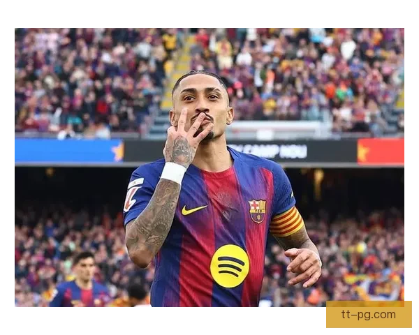 拉菲尼亚欧冠客场双响神勇领衔巴萨逆袭巴黎圣日耳曼